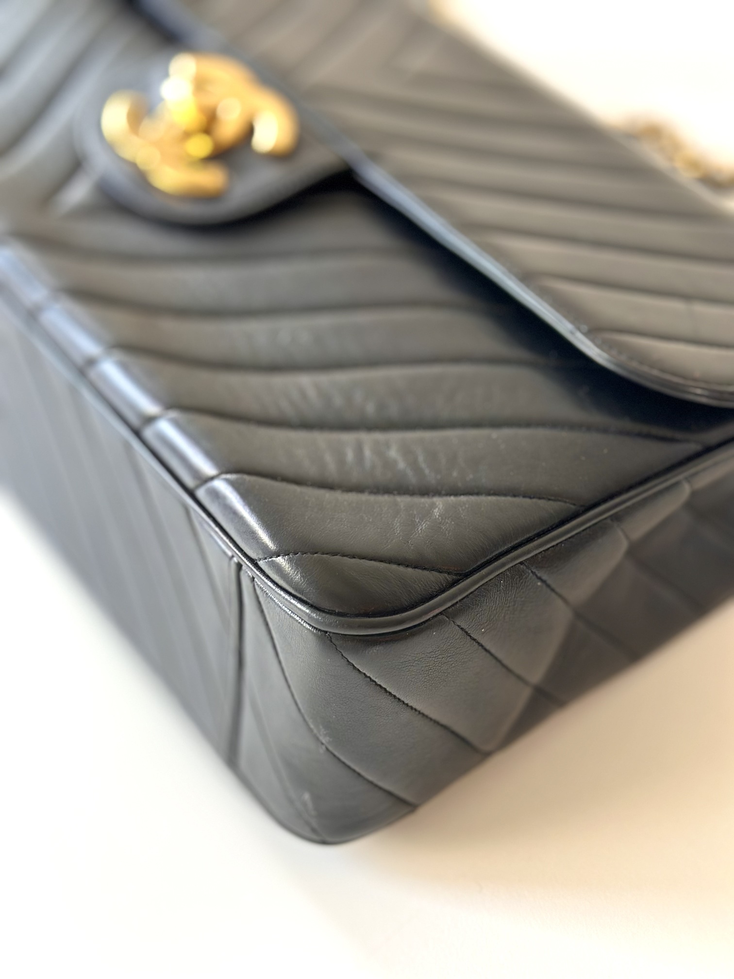 Chanel chevron Jumbo Maxi - Image 8