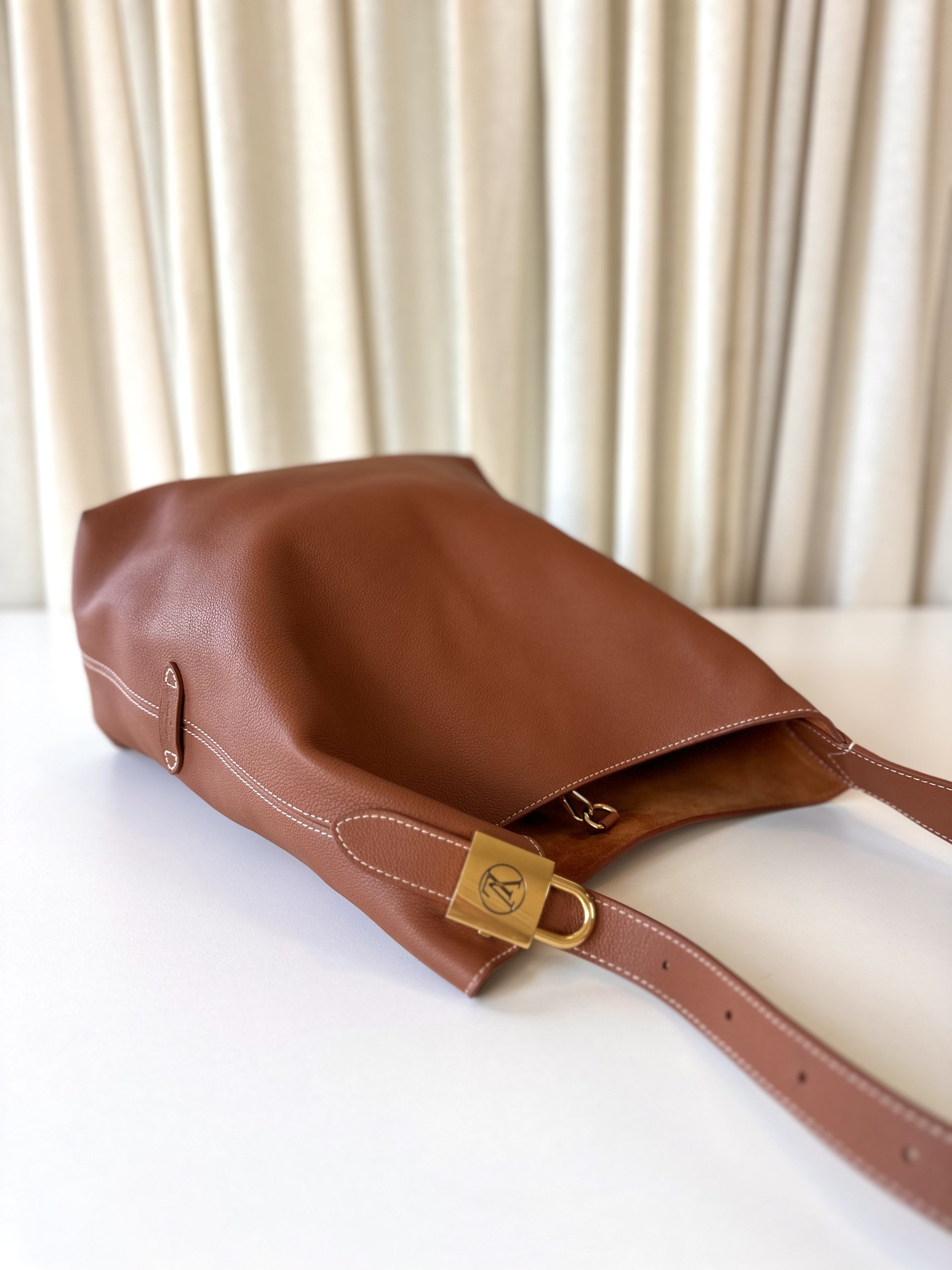 Louis Vuitton Low Key Hobo MM - Image 5