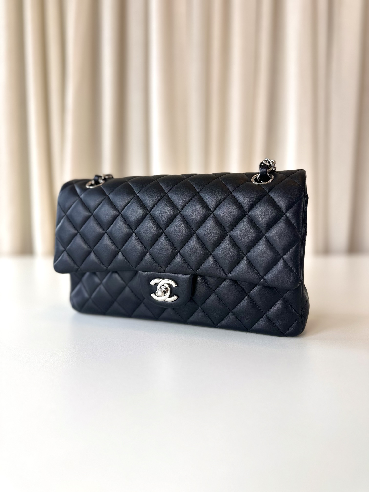 Chanel medium classic double flap bag - Image 2