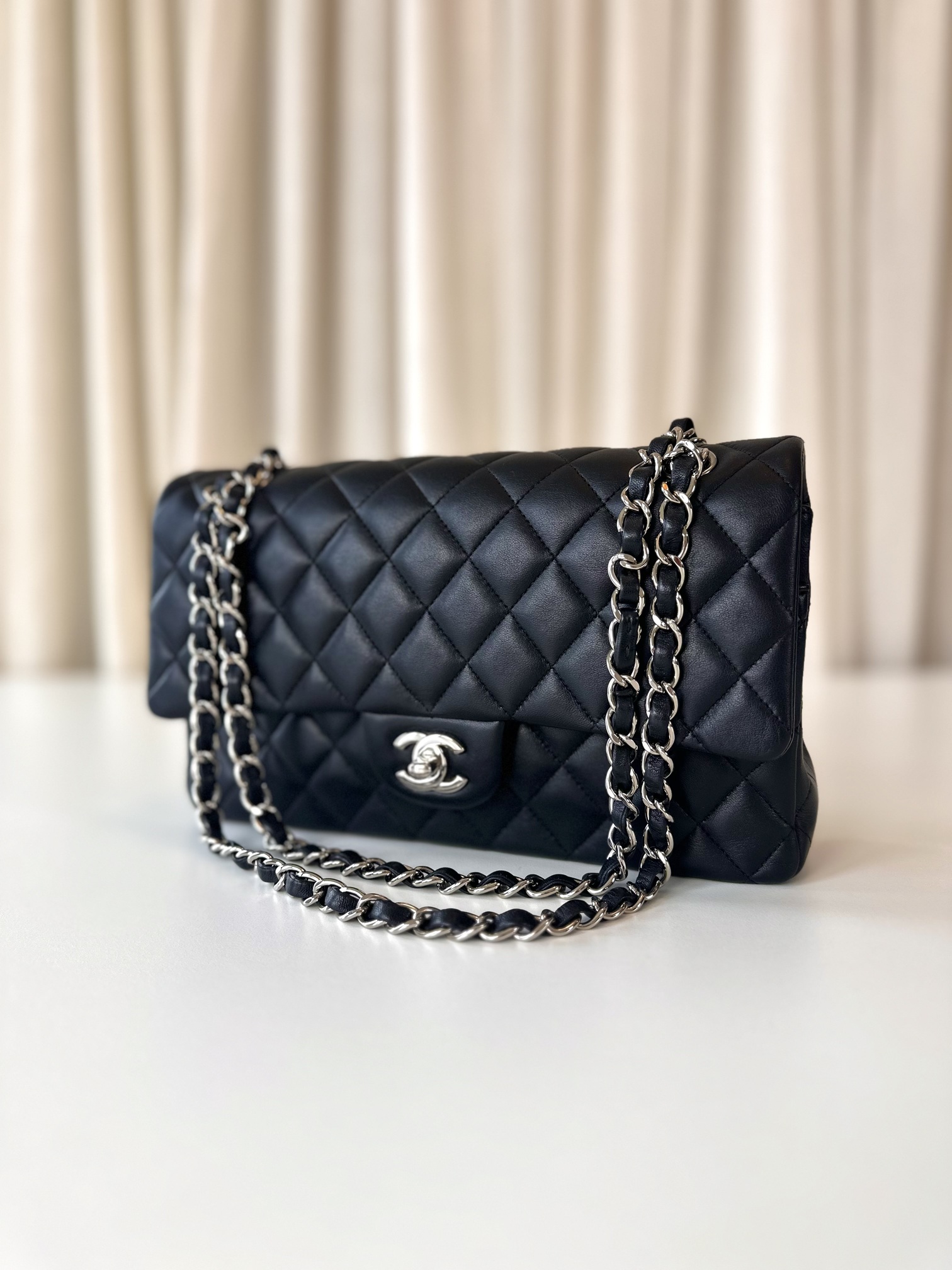 Chanel medium classic double flap bag - Image 3