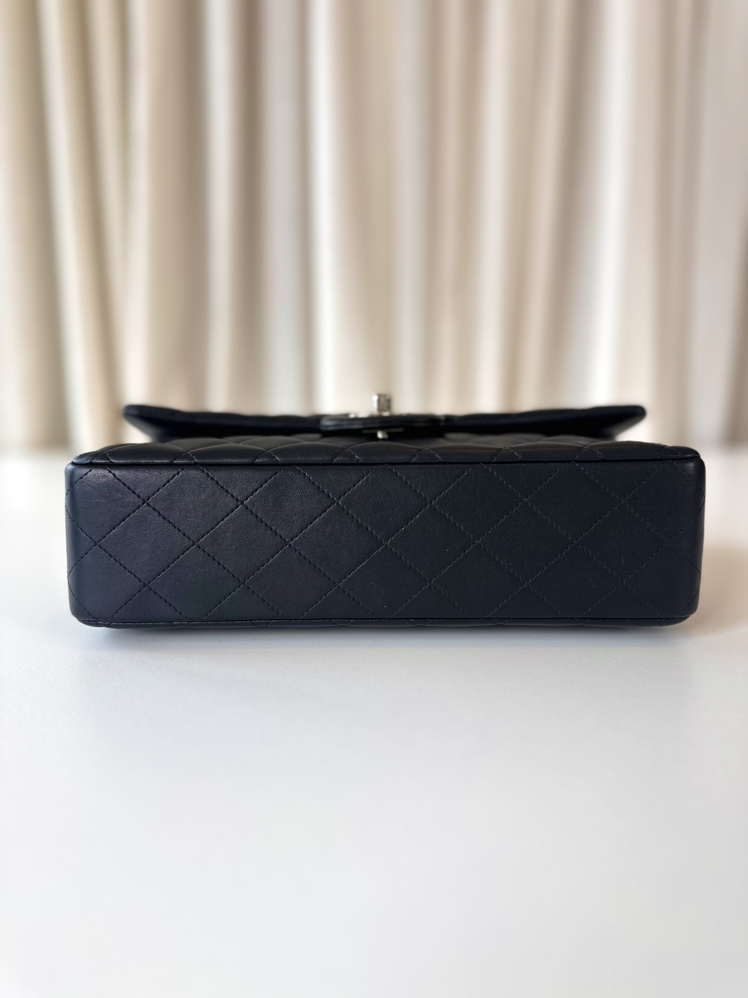 Chanel medium classic double flap bag - Image 6