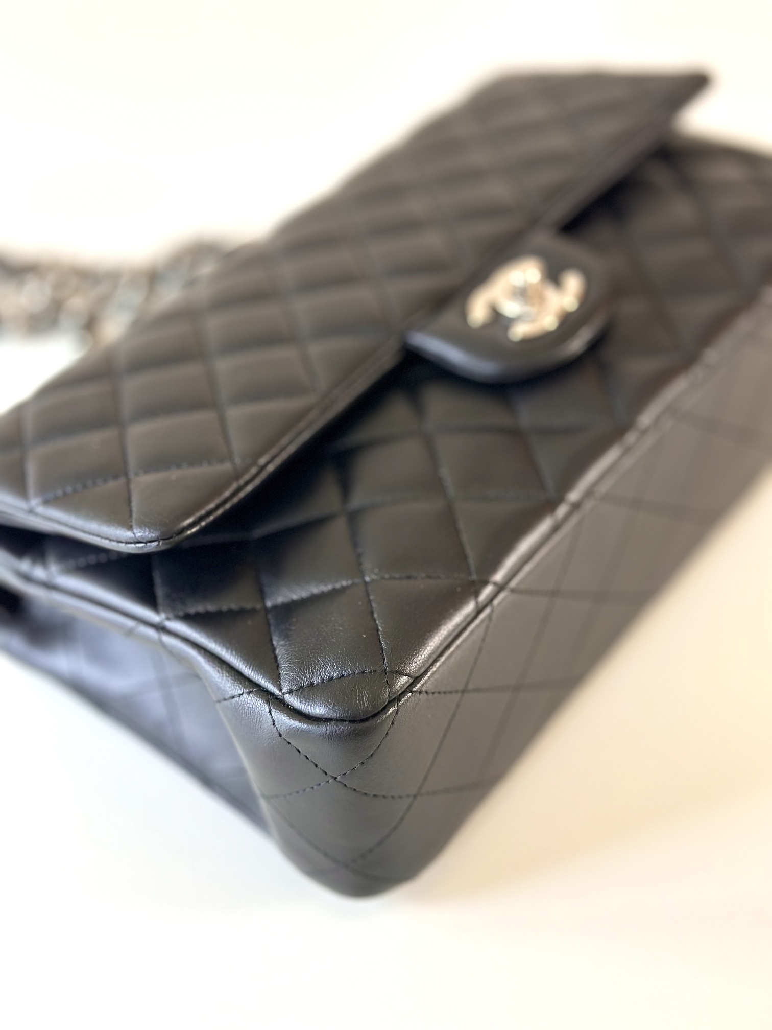 Chanel medium classic double flap bag - Image 9