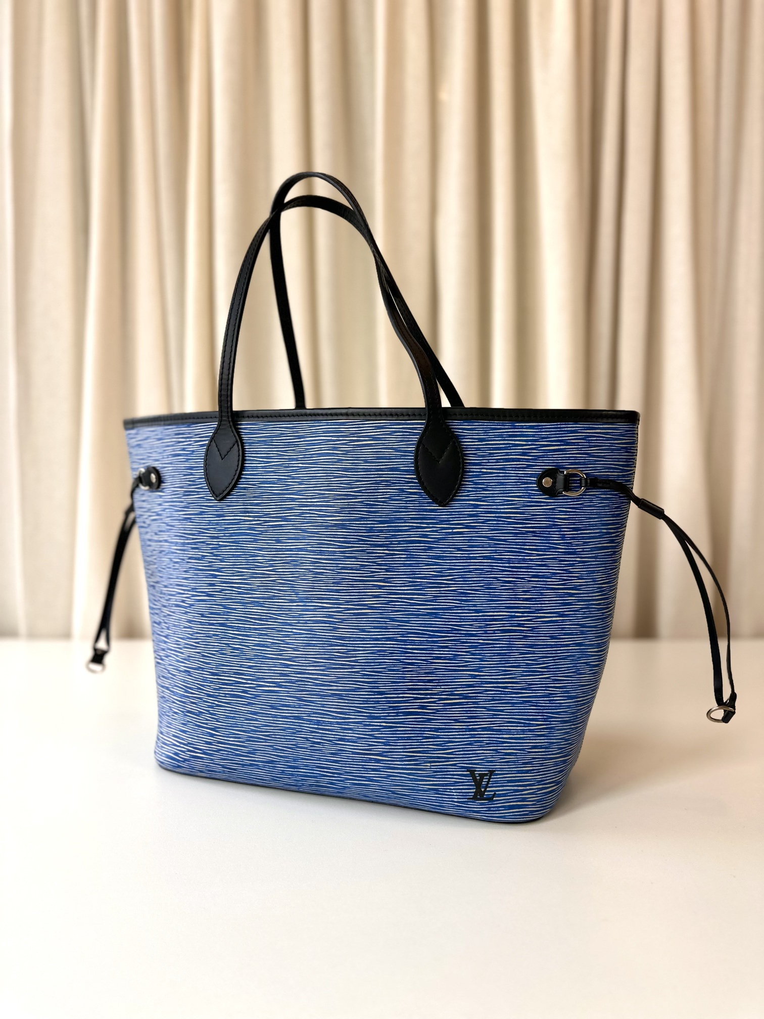 Louis Vuitton Neverfull MM - Image 2