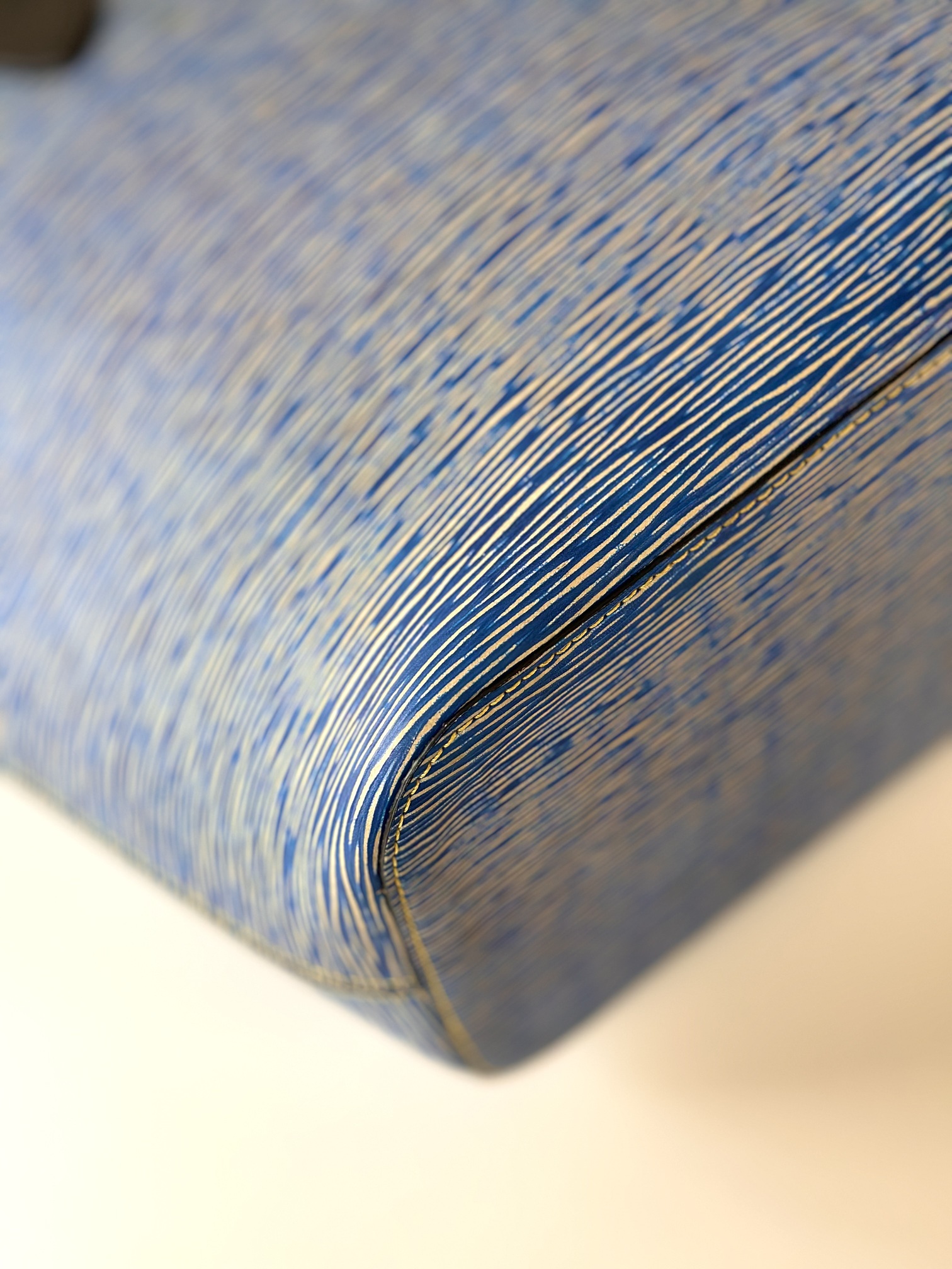 Louis Vuitton Neverfull MM - Image 5