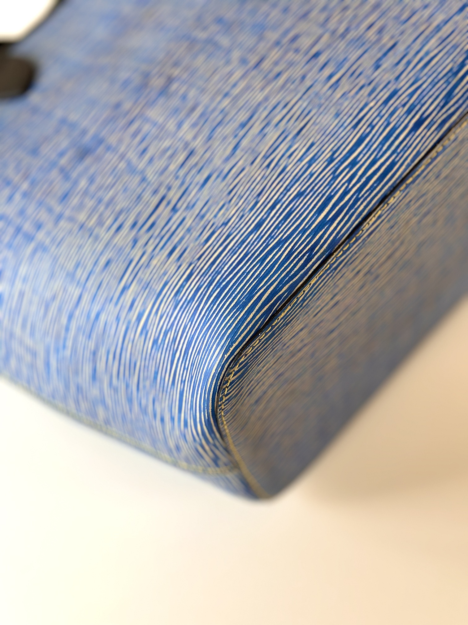 Louis Vuitton Neverfull MM - Image 7