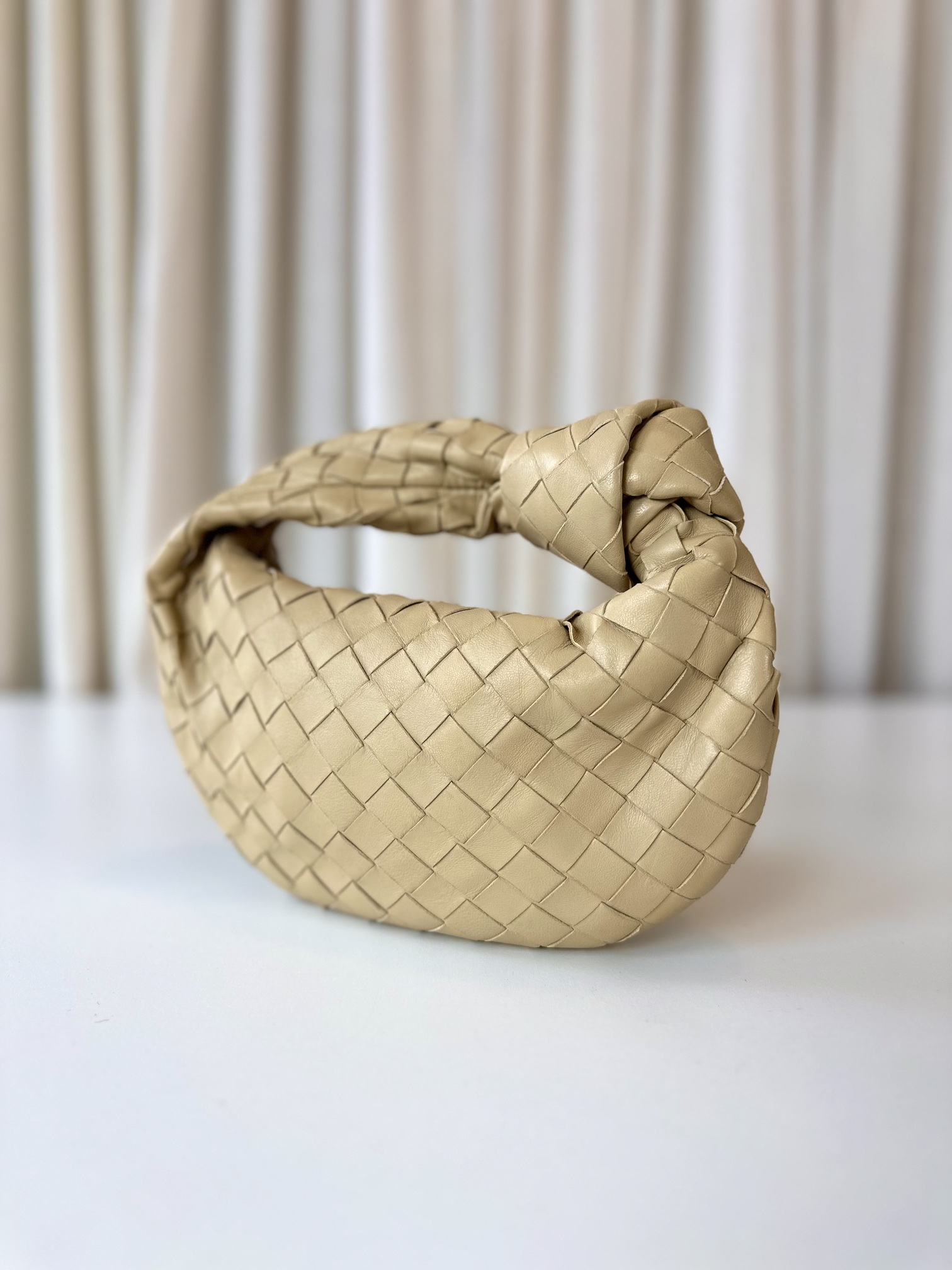 Bottega Veneta mini Jodie beige - Image 2