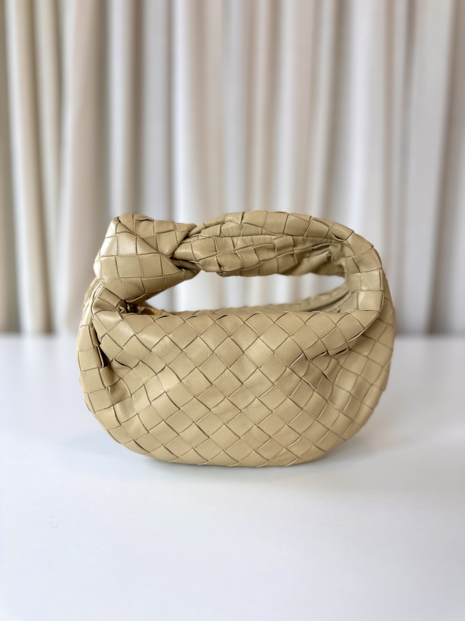 Bottega Veneta mini Jodie beige - Image 3