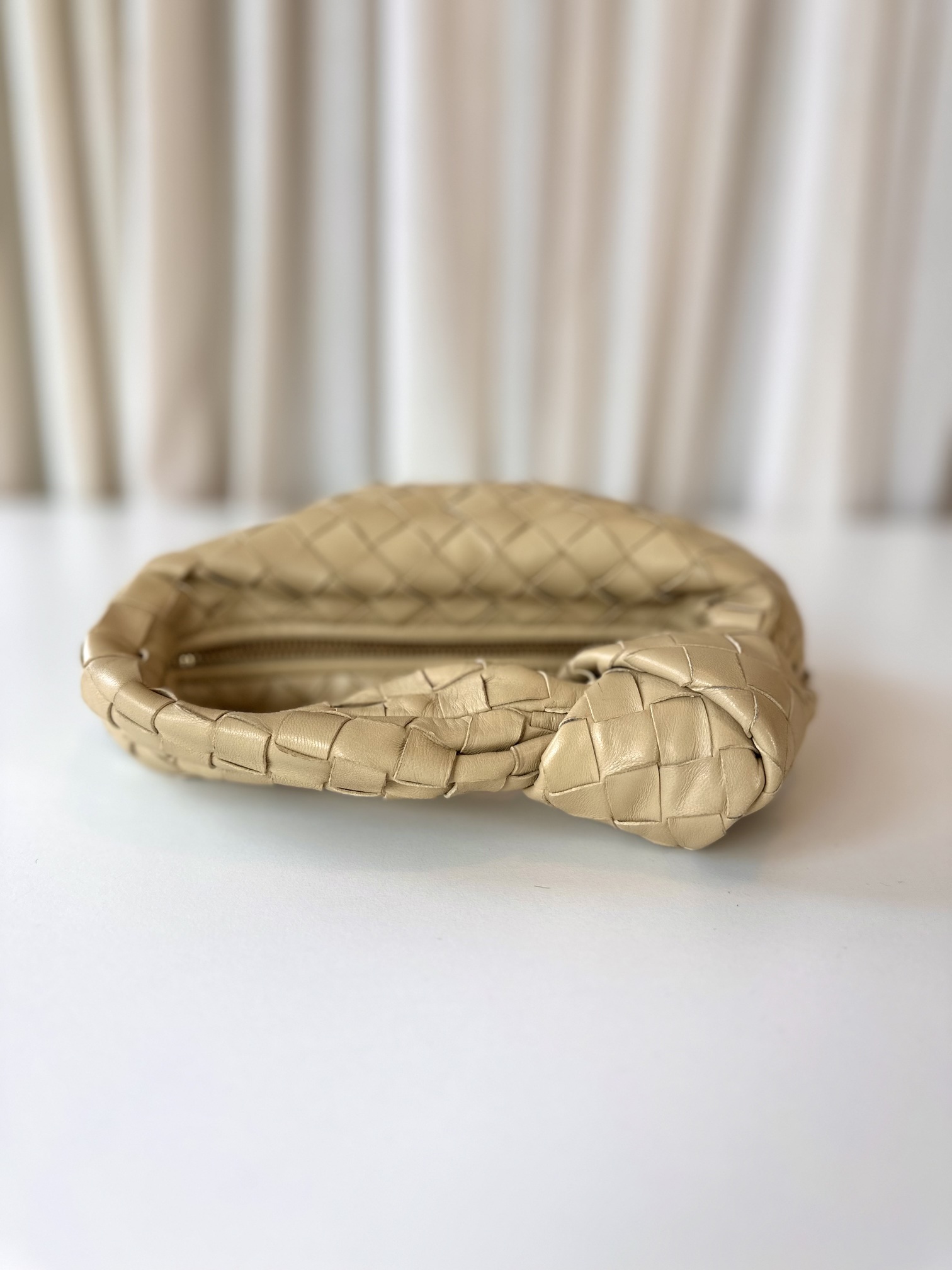 Bottega Veneta mini Jodie beige - Image 4