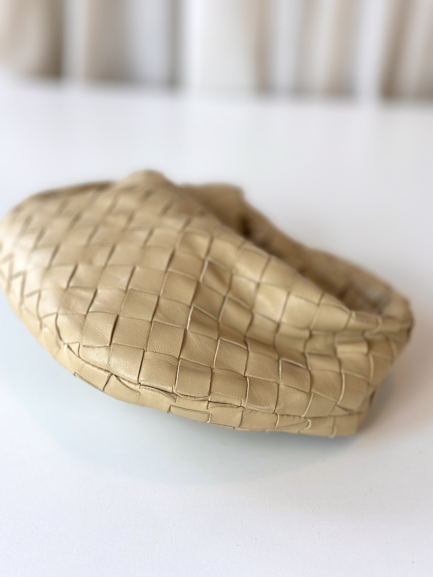 Bottega Veneta mini Jodie beige - Image 5