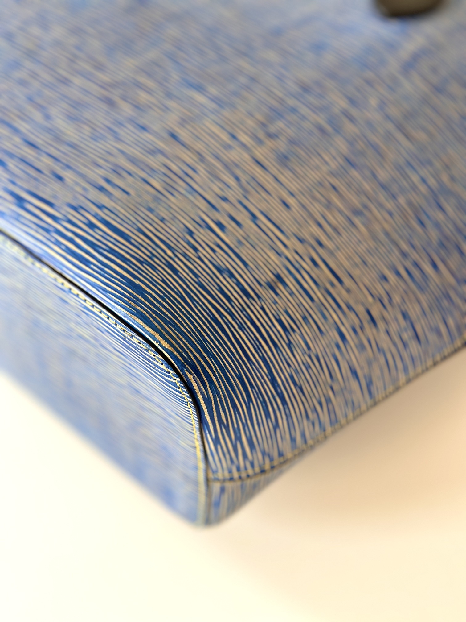 Louis Vuitton Neverfull MM - Image 8