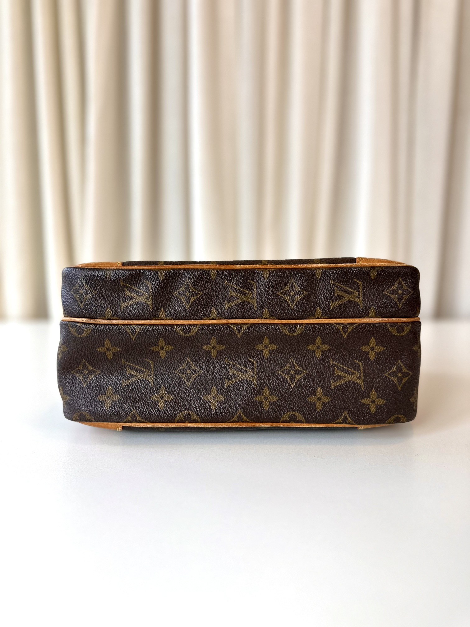 Louis Vuitton monogram crossbody - Image 7