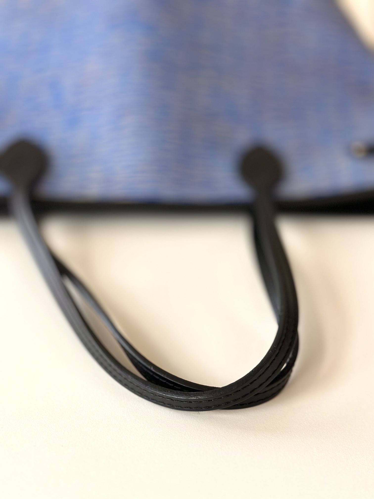 Louis Vuitton Neverfull MM - Image 10