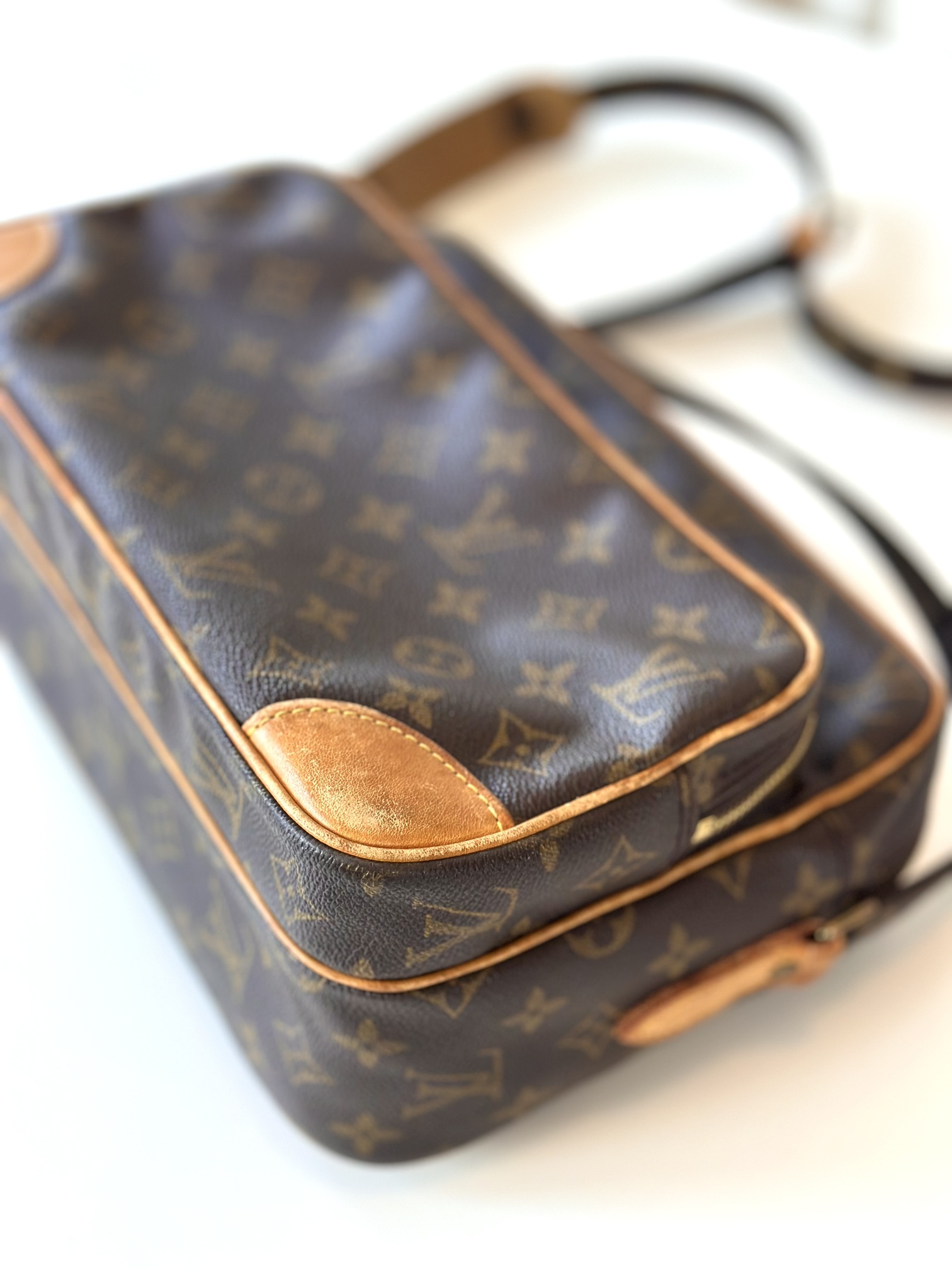 Louis Vuitton monogram crossbody - Image 9