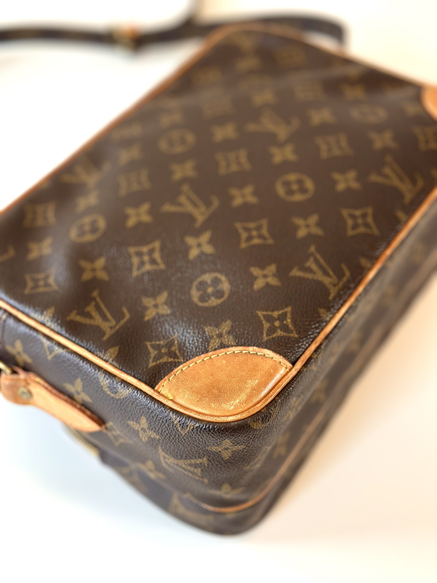 Louis Vuitton monogram crossbody - Image 10