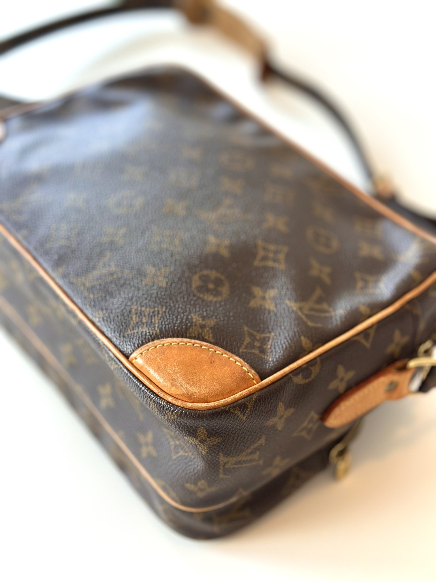 Louis Vuitton monogram crossbody - Image 11