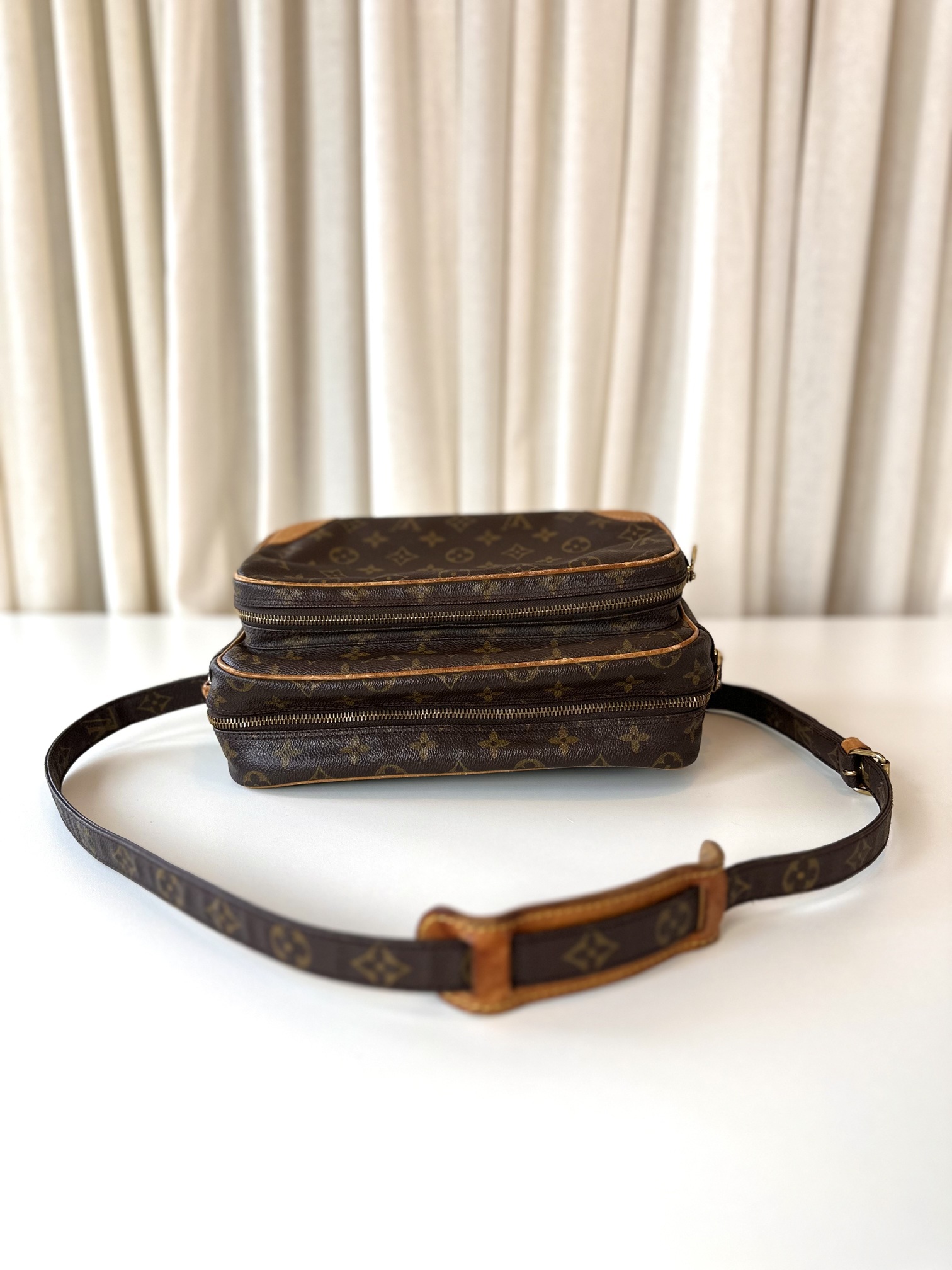 Louis Vuitton monogram crossbody - Image 12