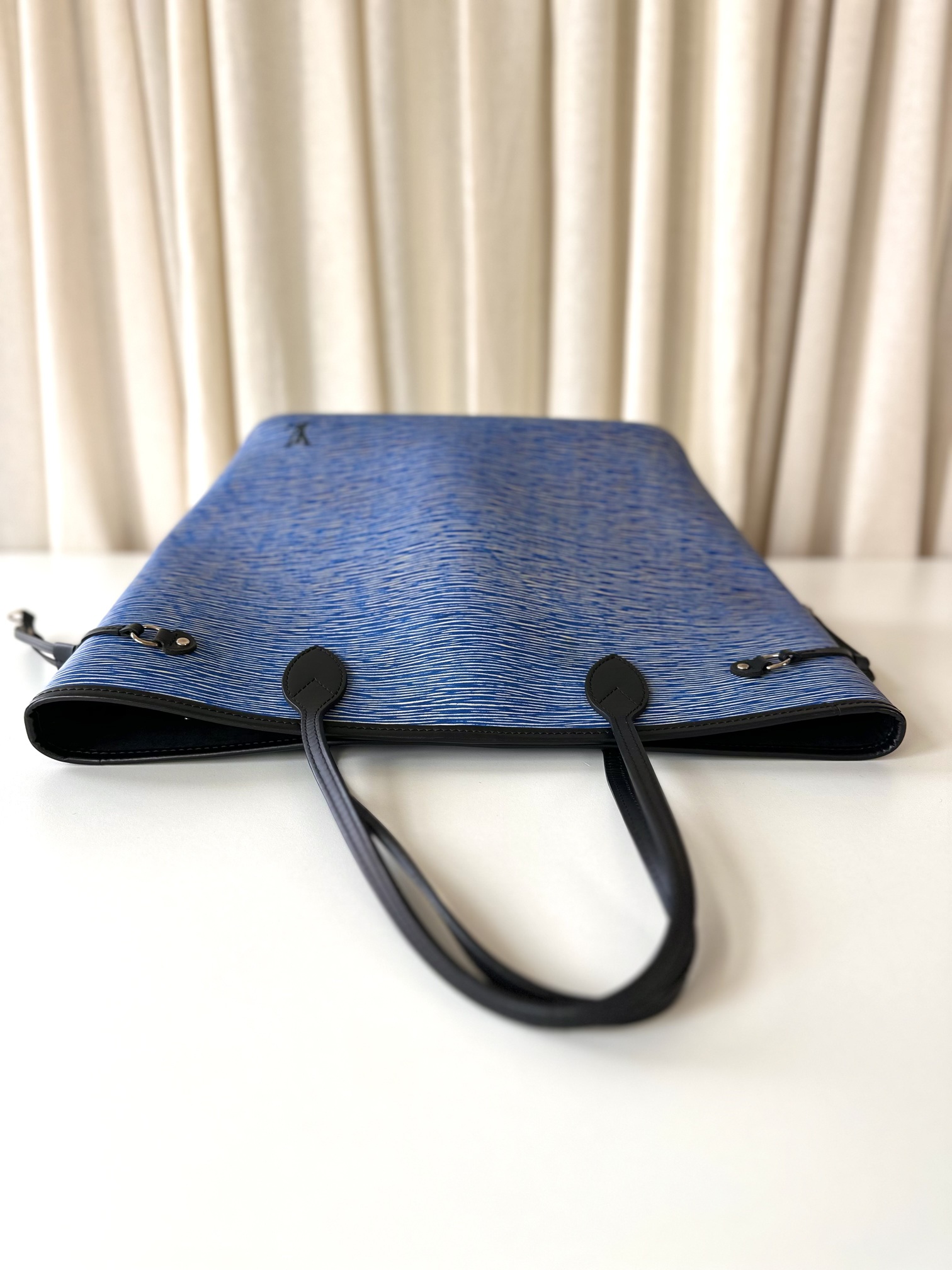 Louis Vuitton Neverfull MM - Image 11