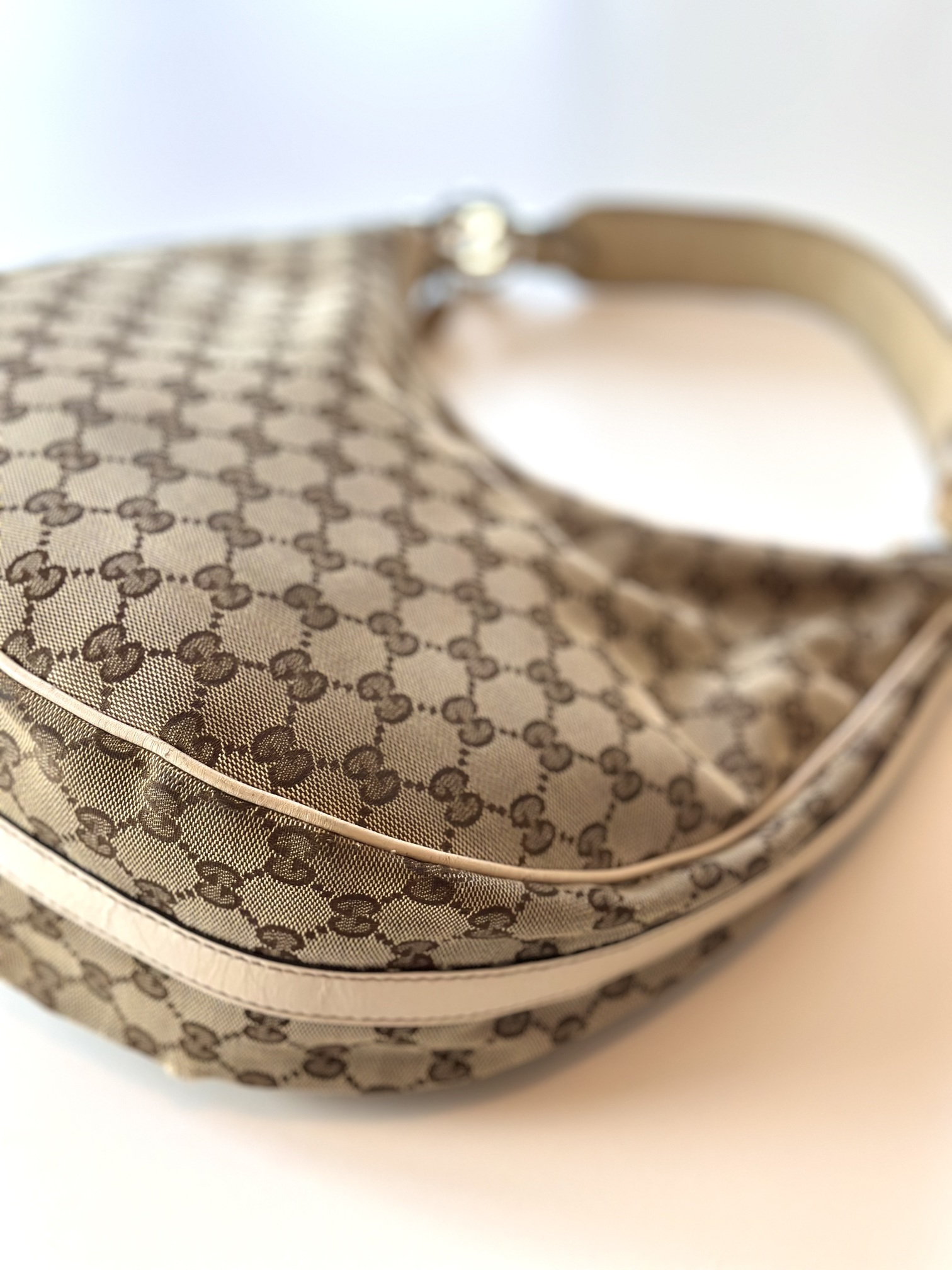 Gucci handbag - Image 11