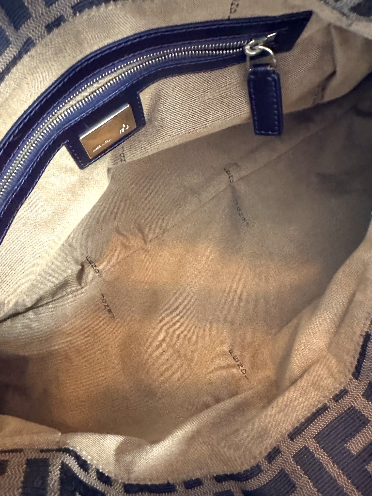 Fendi Zucca flap bag - Image 11