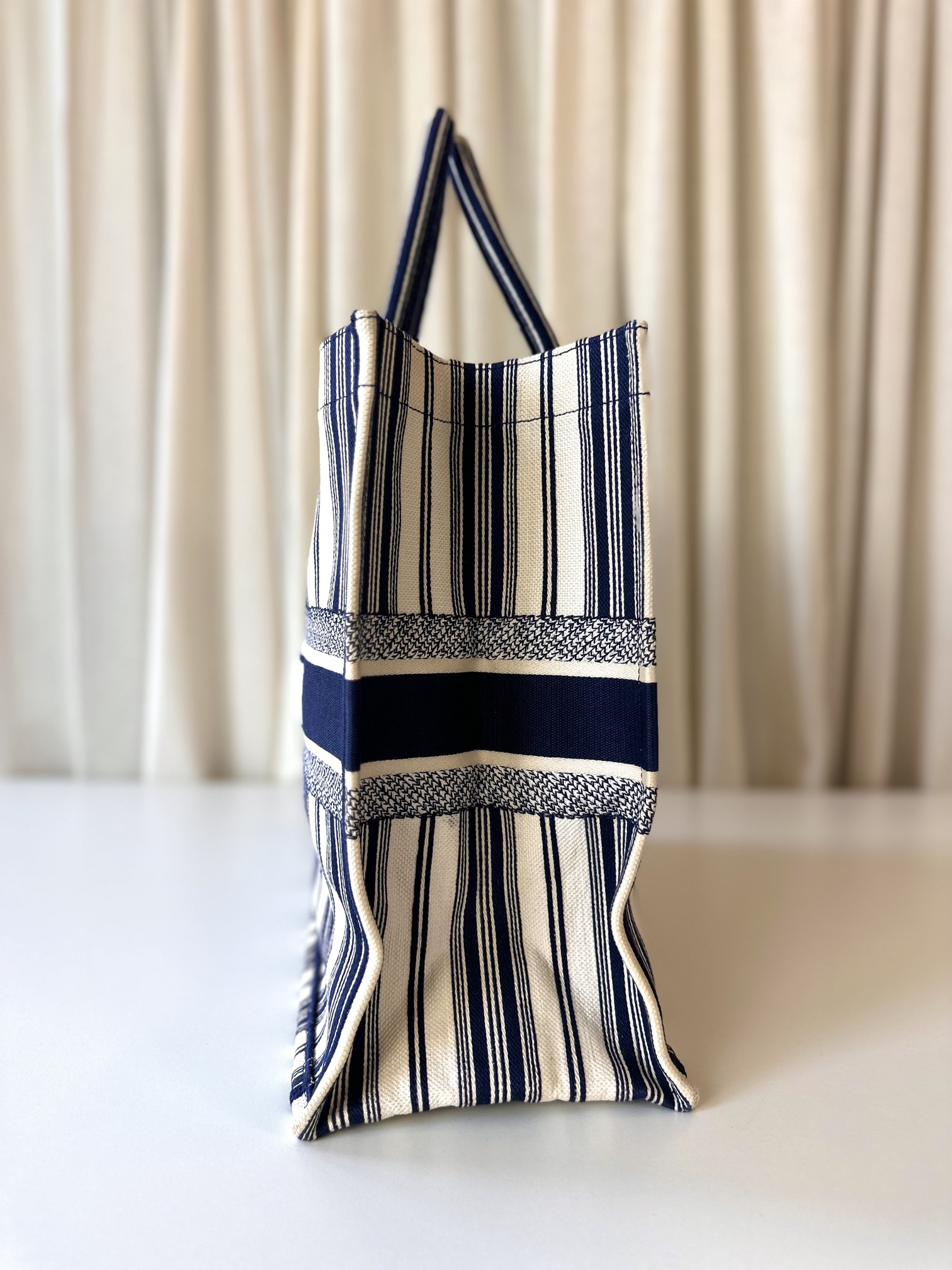 Dior booktote Navy white - Image 4