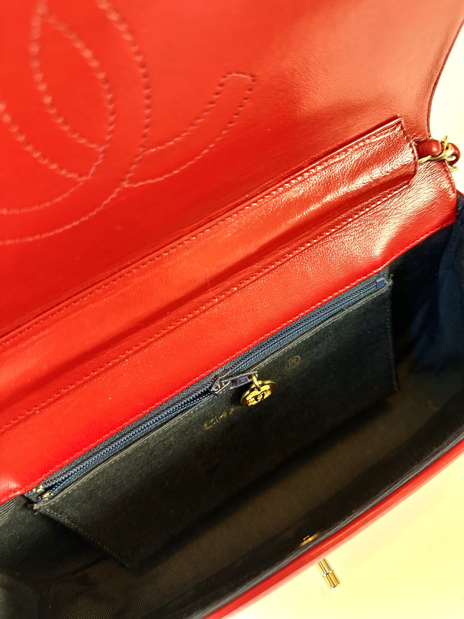 Chanel red vintage single flap bag - Image 15