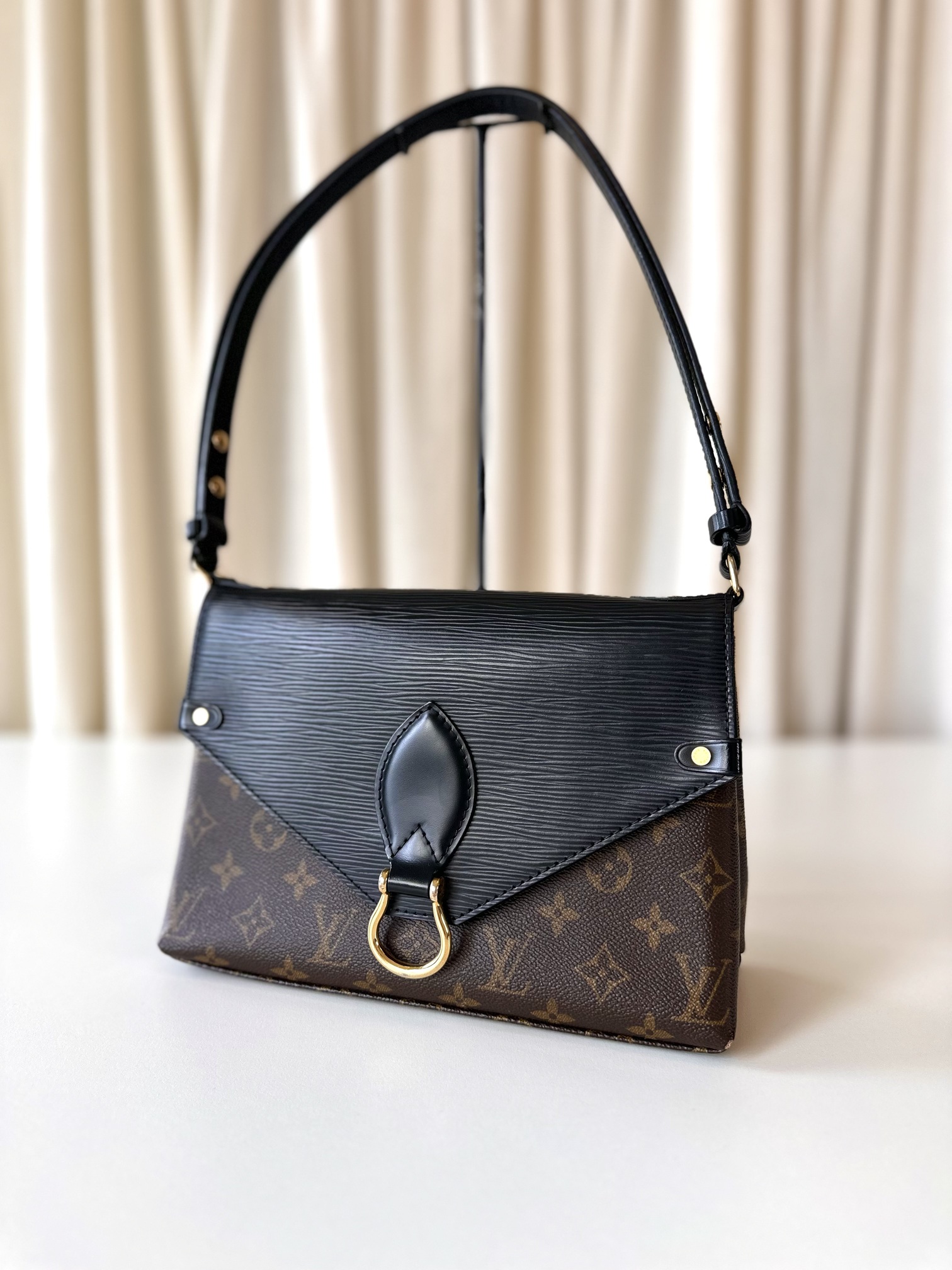 Louis Vuitton Saint Michel - Image 2