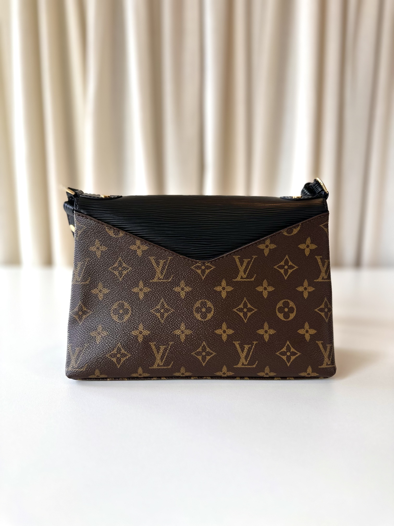 Louis Vuitton Saint Michel - Image 5