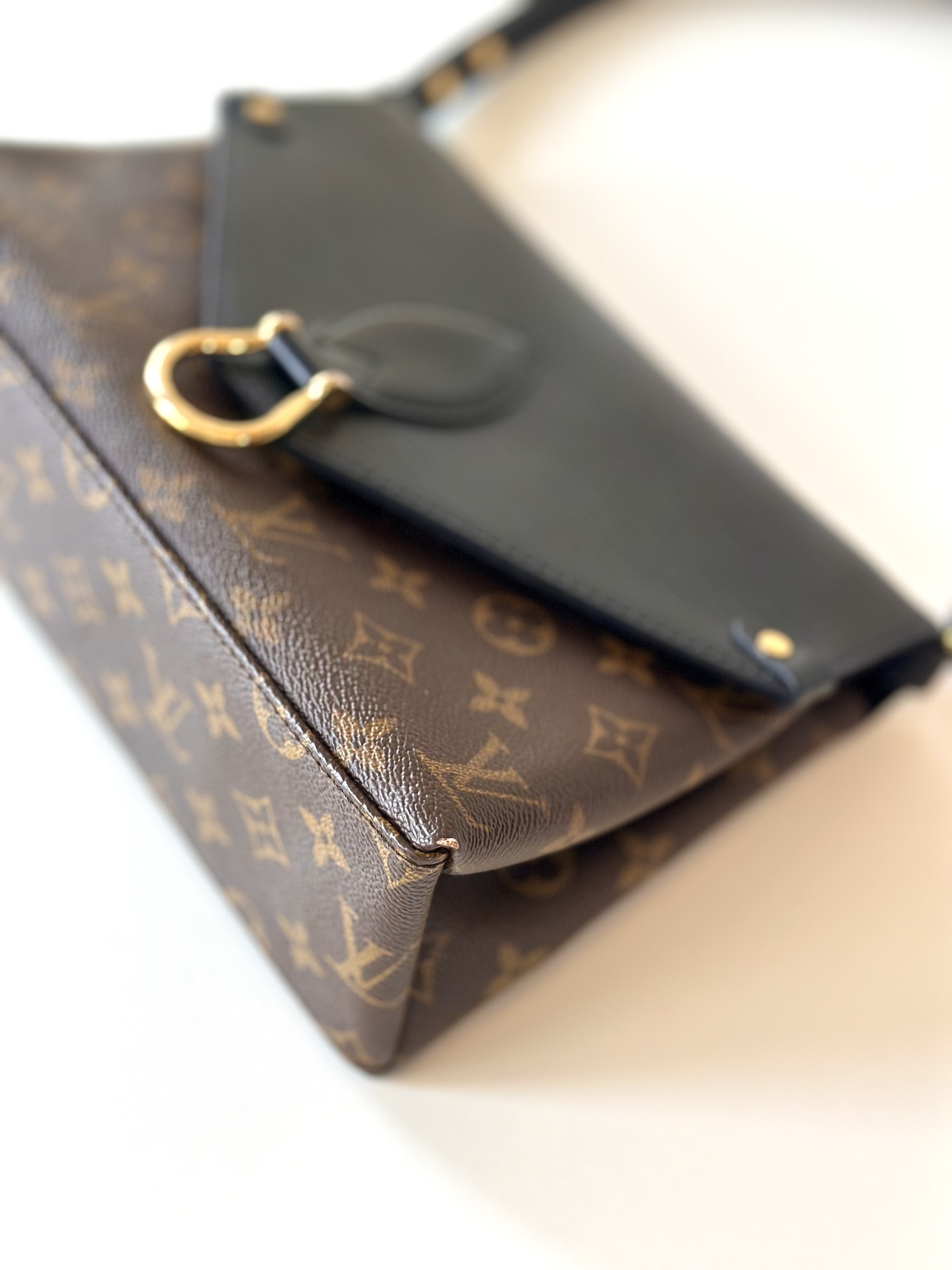 Louis Vuitton Saint Michel - Image 10