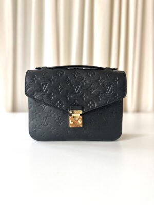 Louis Vuitton Pochette Metis black leather