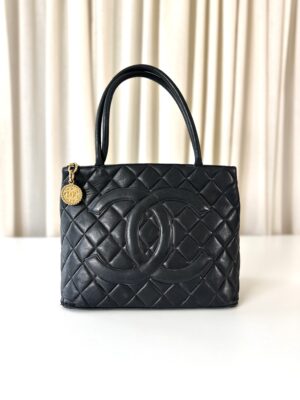 Chanel medallion bag black