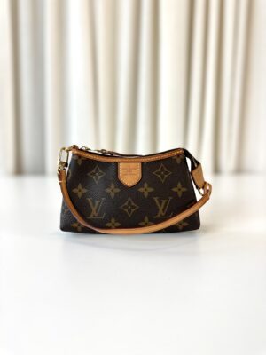 Louis Vuitton mini pochette