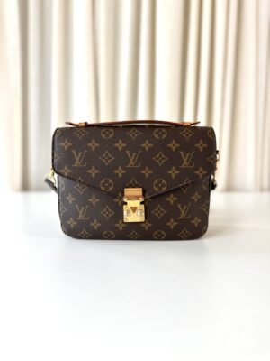Louis Vuitton Pochette Metis monogram