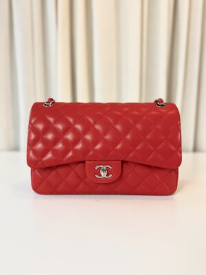 Chanel Jumbo red