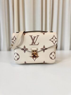 Louis Vuitton Pochette Metis