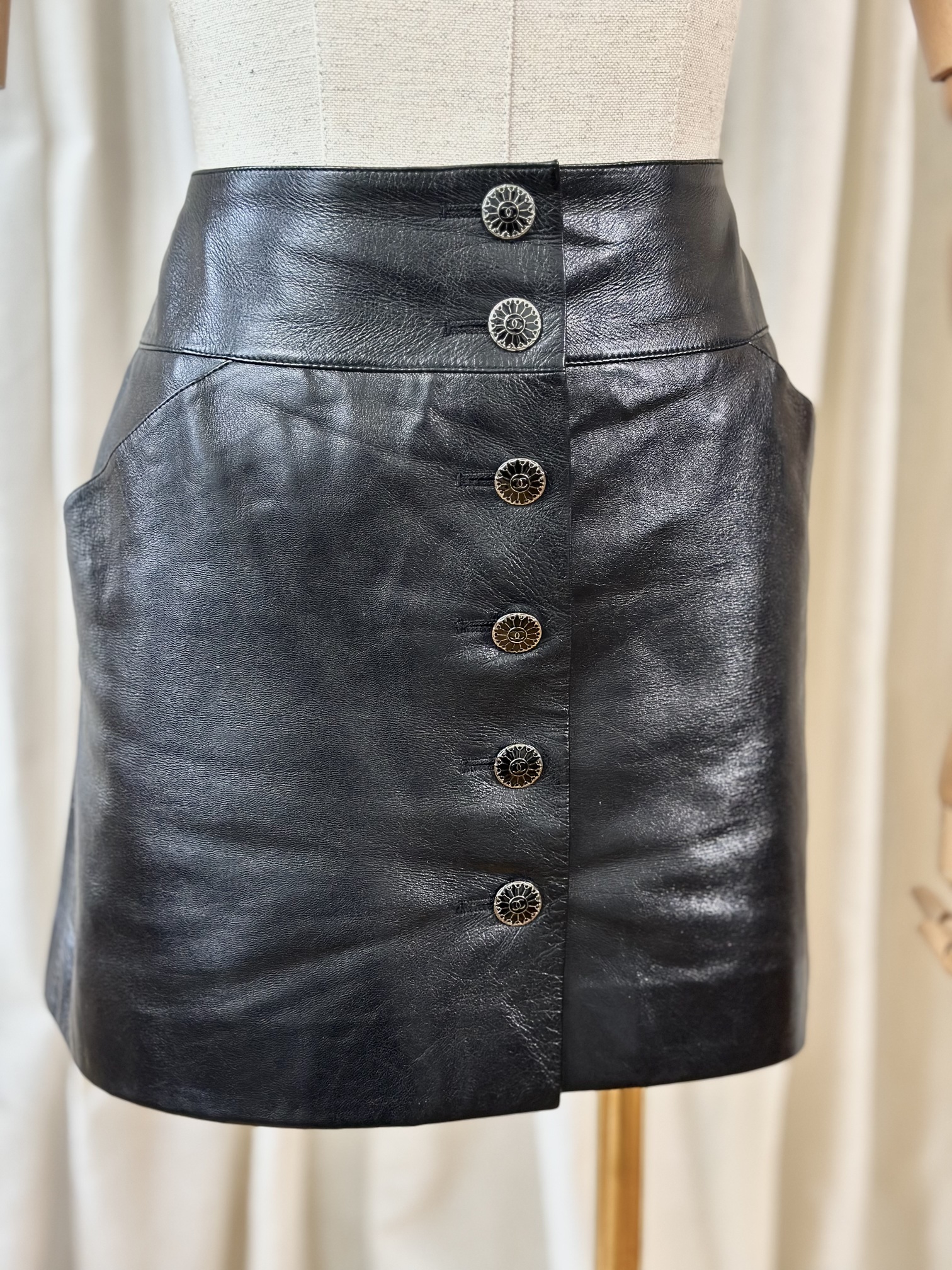 Chanel leather skirt - Image 5