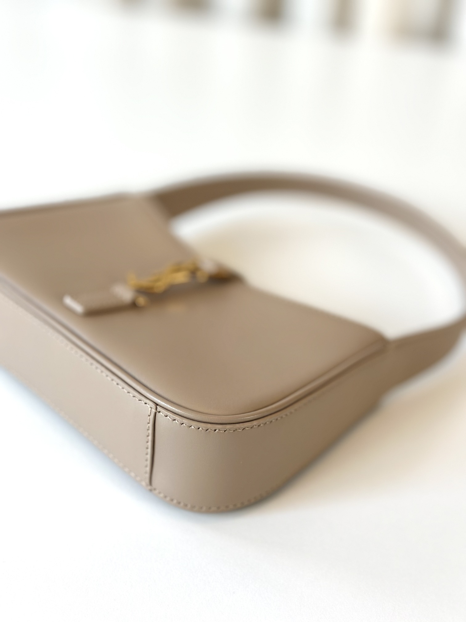 Saint Laurent mini hobo beige - Image 5