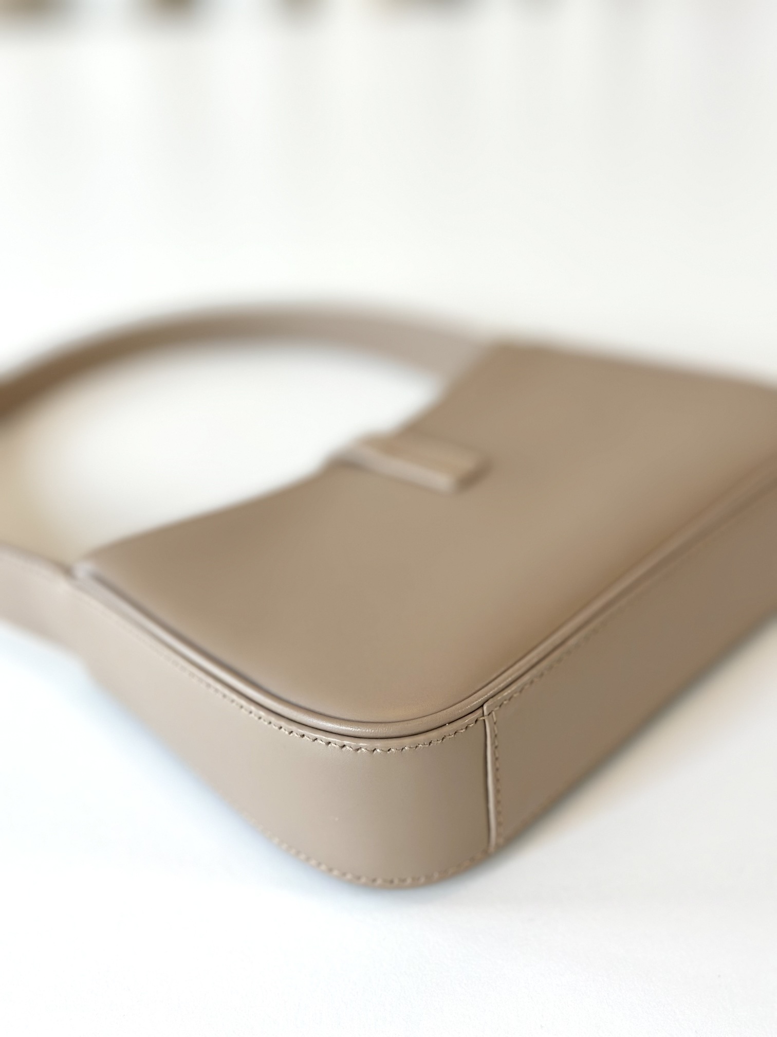 Saint Laurent mini hobo beige - Image 4