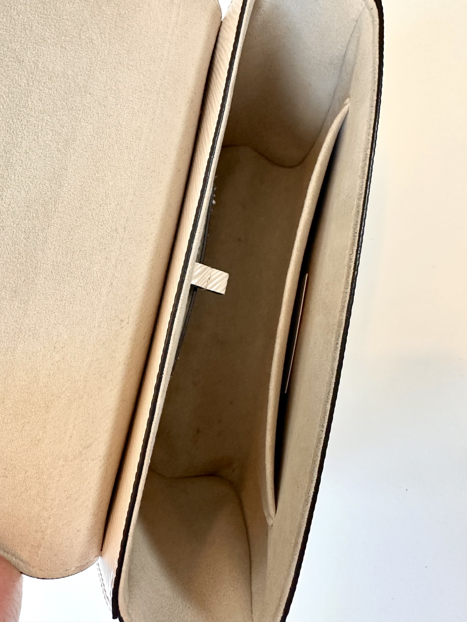 Louis Vuitton Twist MM - Image 11