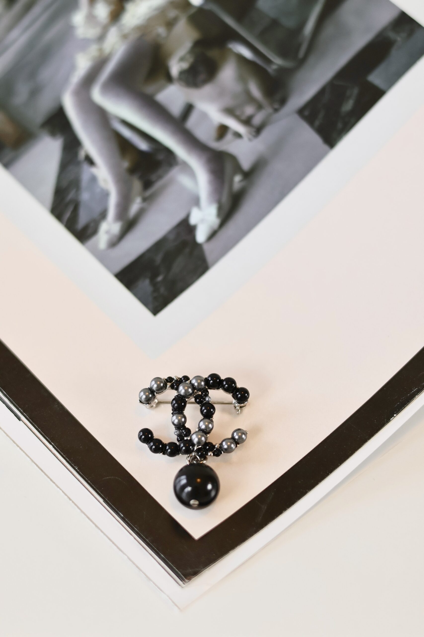 Chanel brooch black pearl