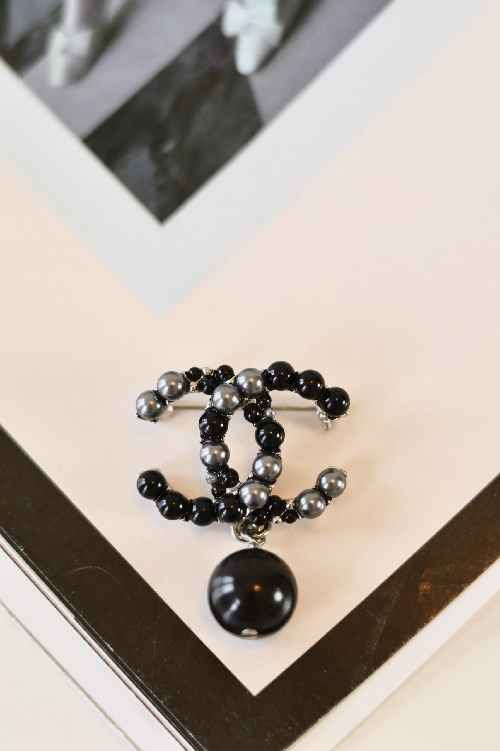 Chanel brooch black pearl - Image 2