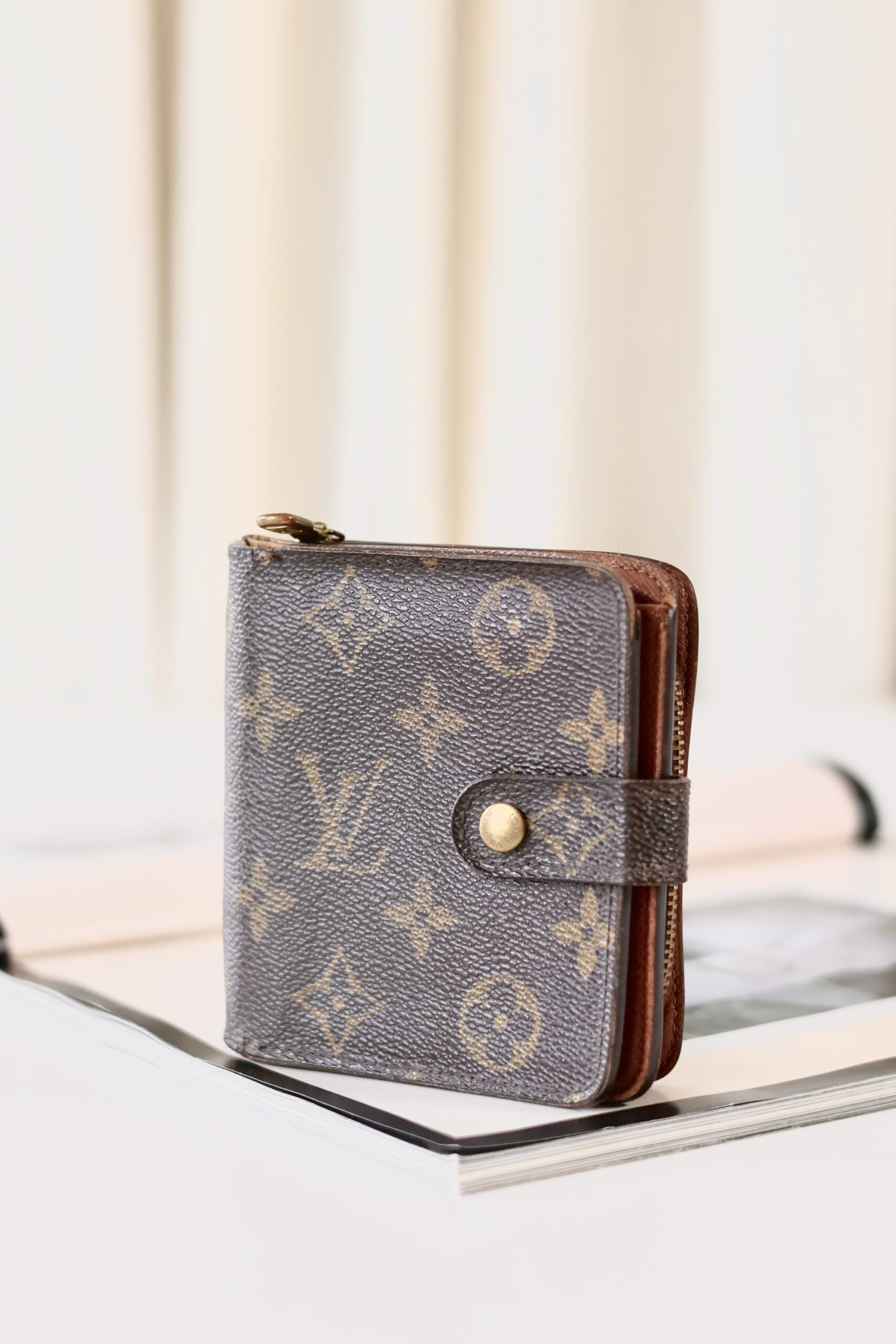 Louis Vuitton compact wallet monogram - Image 3