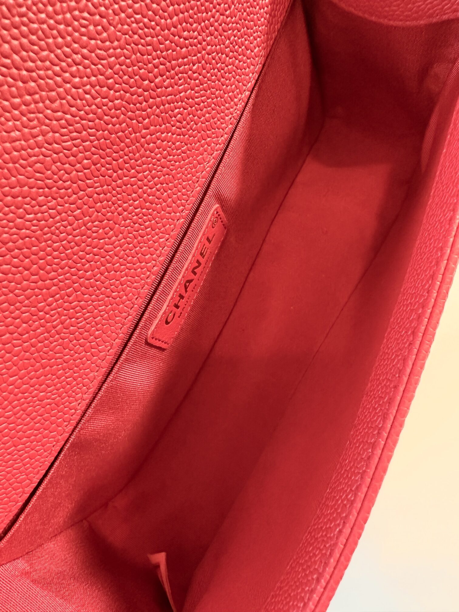 Chanel boy bag medium coral - Image 16