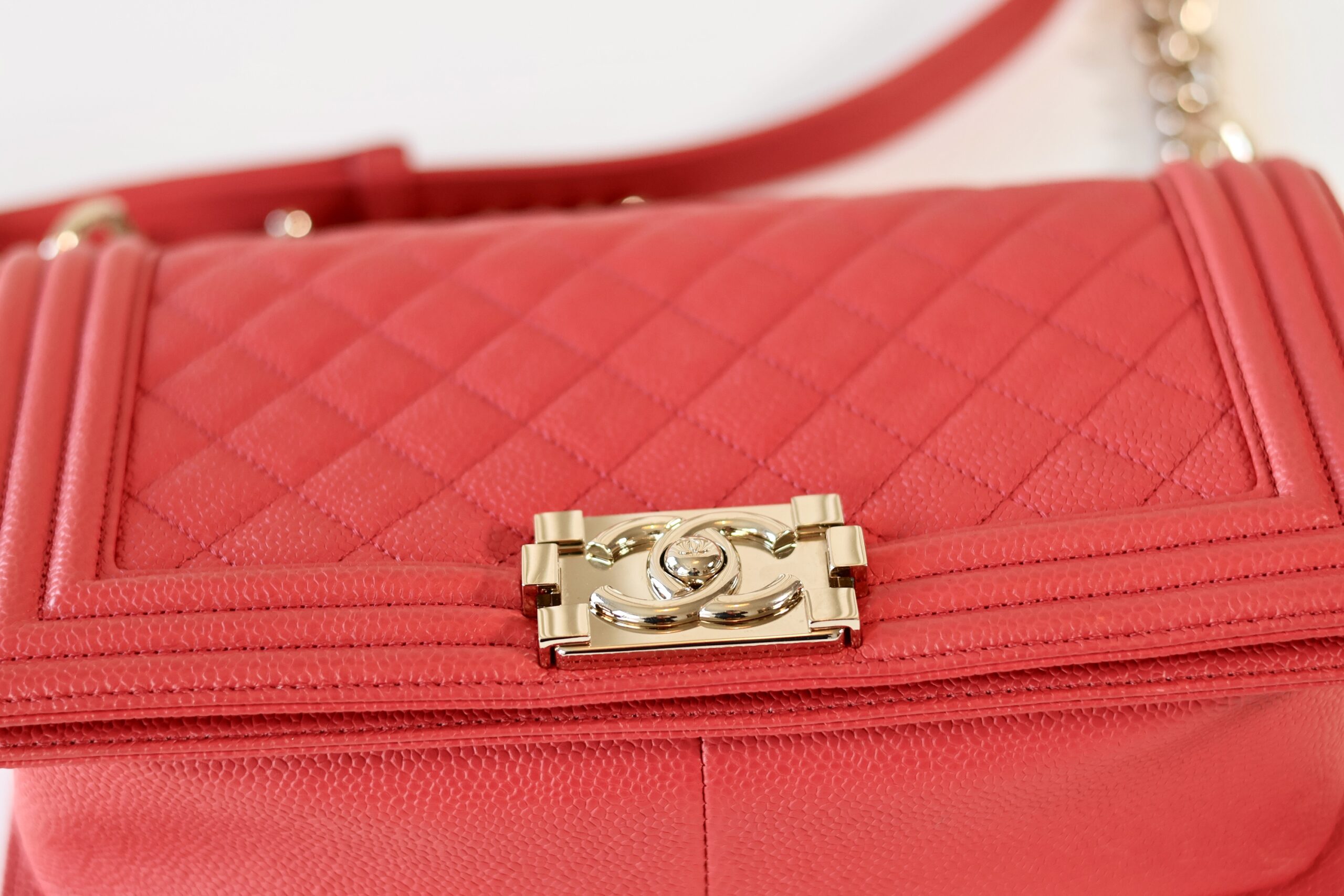 Chanel boy bag medium coral - Image 10