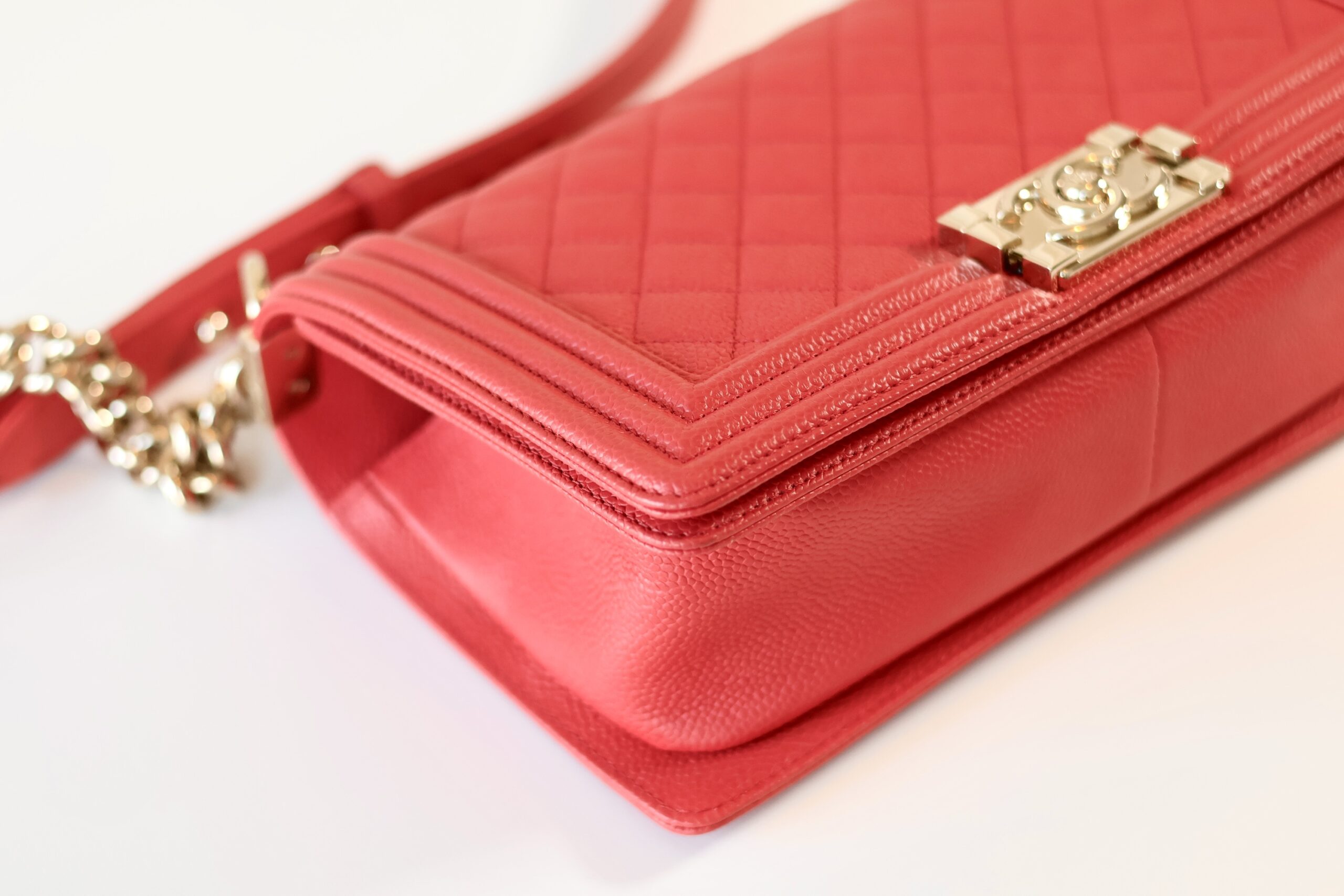 Chanel boy bag medium coral - Image 11