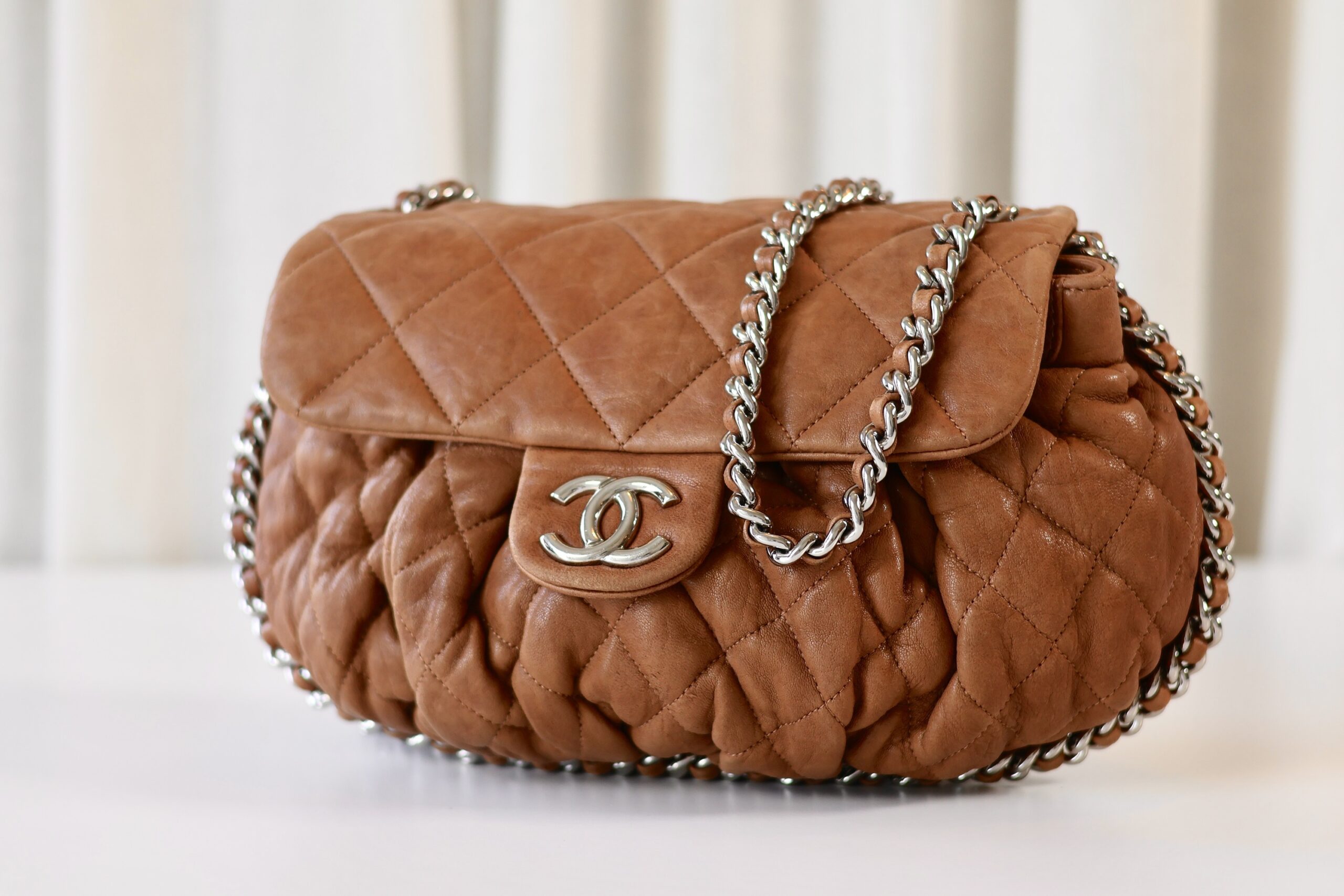 Chanel Chain Around flap bag - Image 3