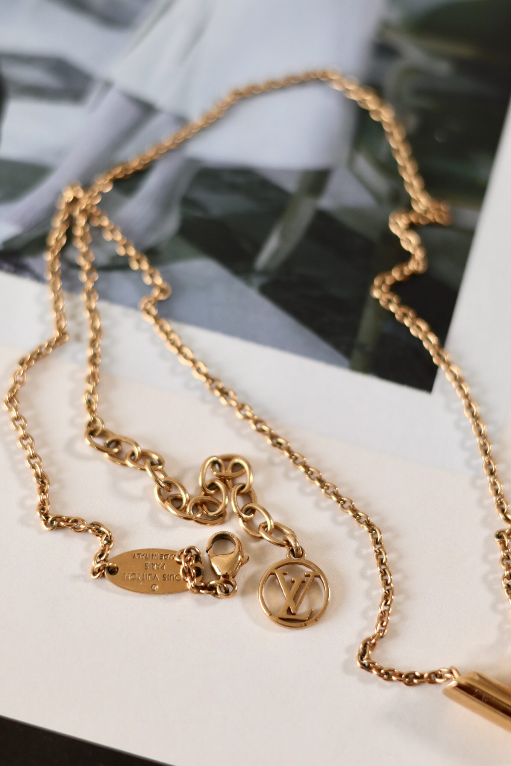 Louis Vuitton gold V necklace - Image 3