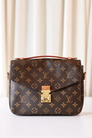 Louis Vuitton Pochette Metis monogram