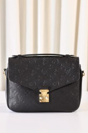 Louis Vuitton Pochette Metis black