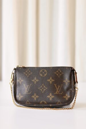 Louis Vuitton mini Pochette Accessoires