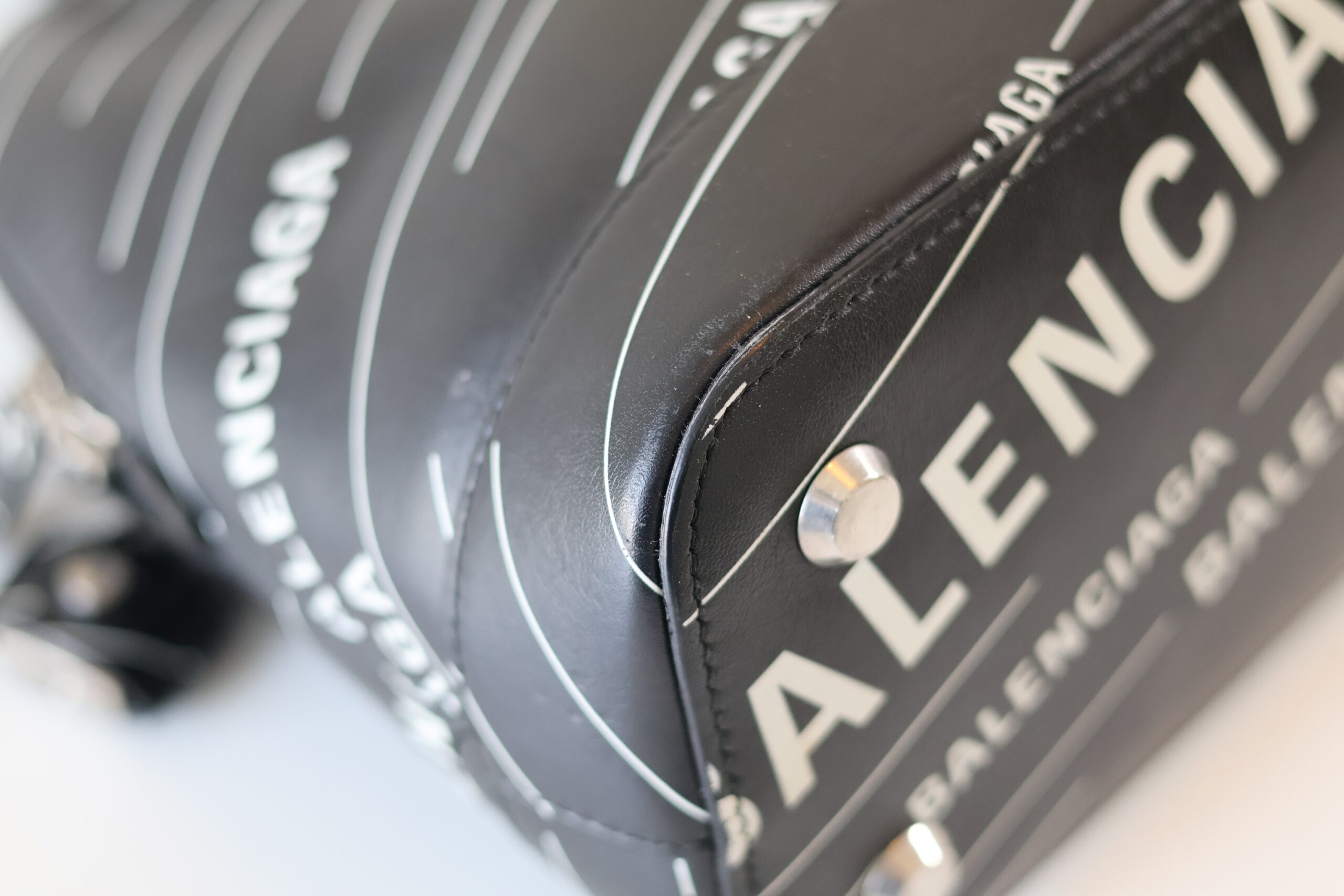 Balenciaga handbag - Image 7